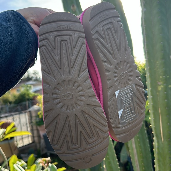 Women’s UGG ULTRA MINI HOT PINK #7 - Picture 9 of 10